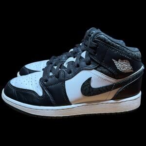 Nike Air Jordan 1 Mid SE Size 4C Kids Shoes White Black White Sneakers